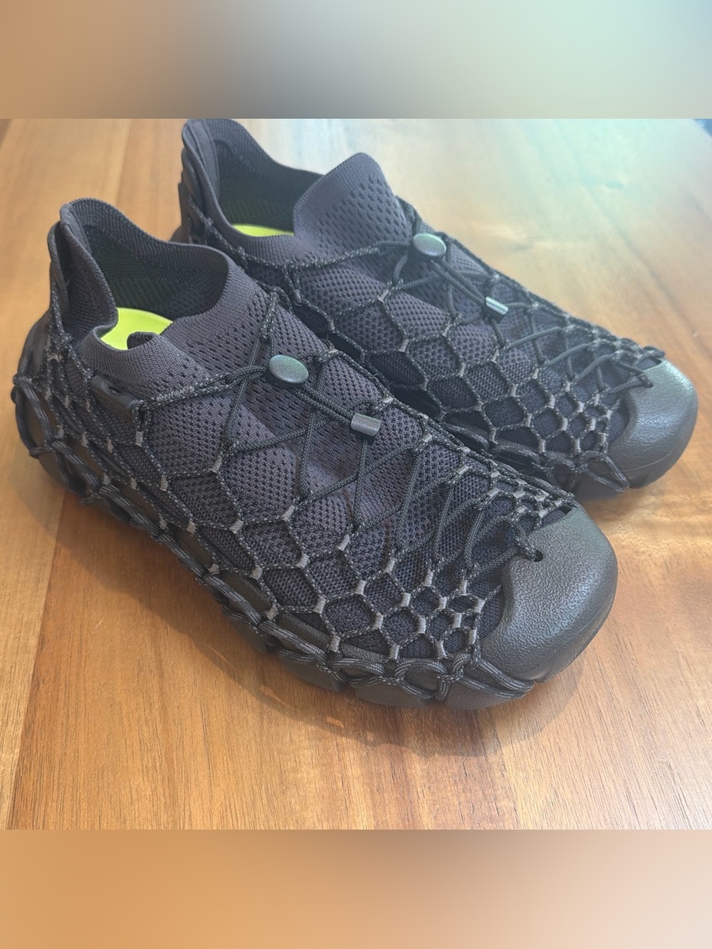 Keen Women's UNEEK 360 Sneaker size 8.5 Black NWOB Retail $190